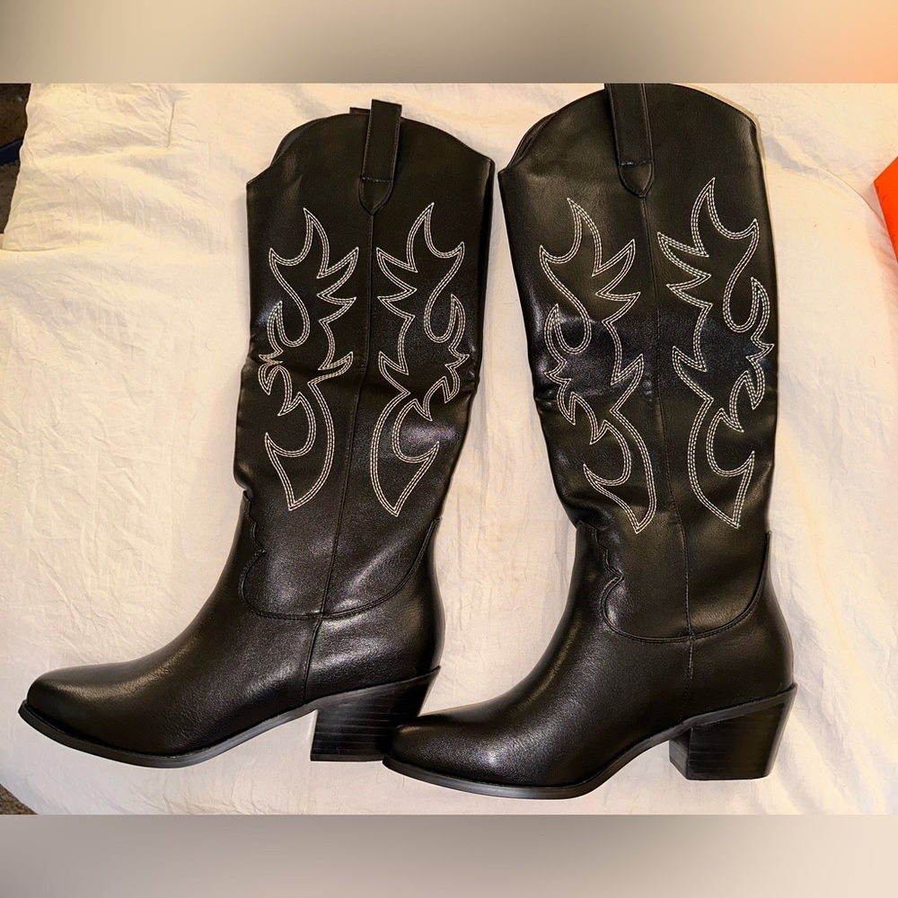 Knee High Embroidered Black Cowgirl Boots Size 7